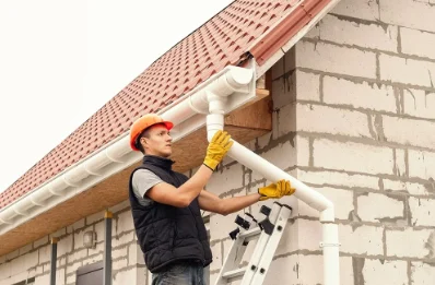 Pose et remplacement de gouttières à Bloutière