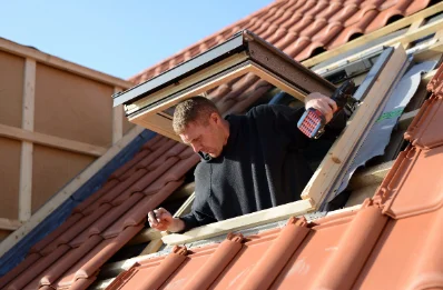 Pose de fenêtres de toit Velux à Bloutière